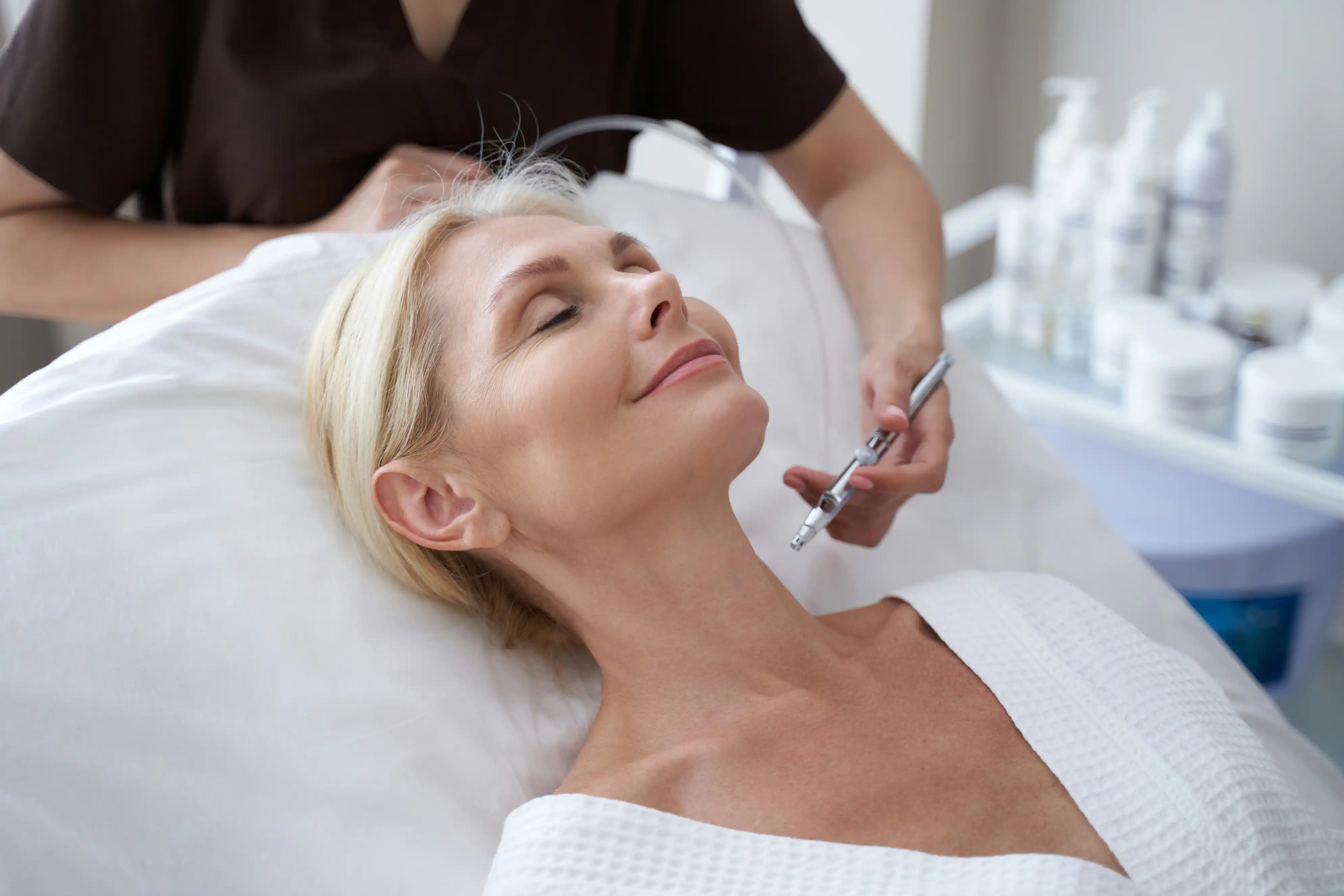 Hautstraffung im Gesicht World of Aesthetic Prof. Dr. Christian Weinand Hamburg